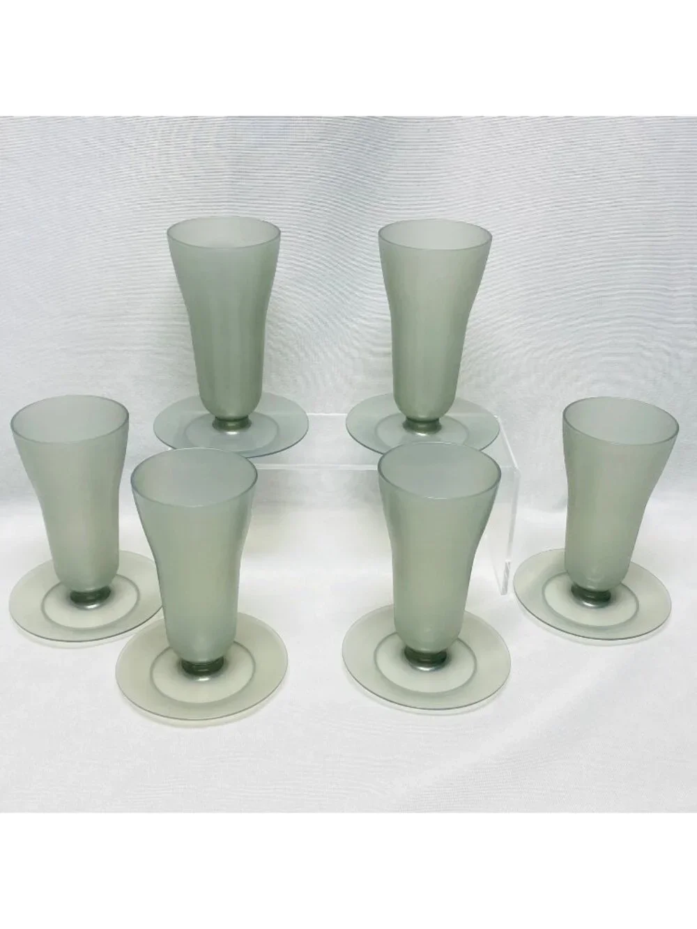 Tupperware 6 Smoke Gray Parfait/Dessert Cups With Matching Bases